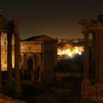 Vista notturna del Foro romano