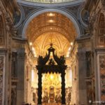 Foto della Navata e baldacchino di San Pietro