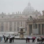 Foto della Piazza San Pietro sotto la neve