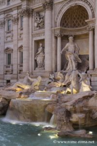Fontaine de Trevi, rocher et statues, dont Océan, le char avec les chevaux