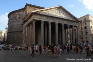 Le panthéon de rome: vue d'ensemble