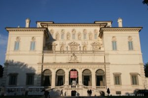 Foto della facciata della Villa Borghese