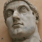 Foto della testa monumentale di Costantino