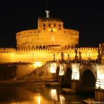 Le château et le Pont Saint-Ange à Rome vu de nuit