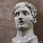 Foto della testa colossale, castel Sant'Angelo