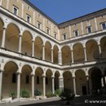 Photo de la cour du Palais de la Chancellerie à Rome