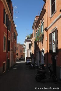 Calle en el barrio de Pigneto en Roma