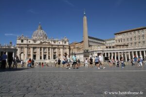 Vue de la Place Saint-Pierre à Rome, Vatican