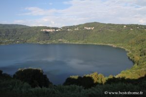 Lago di Nemi dall'alto