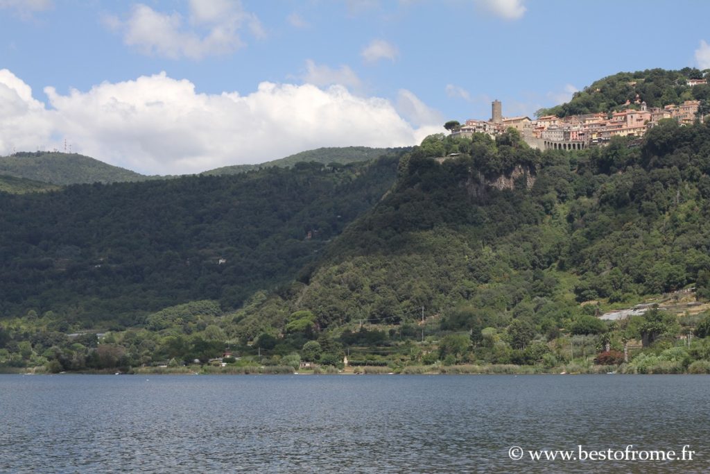Lago di Nemi e il borgo