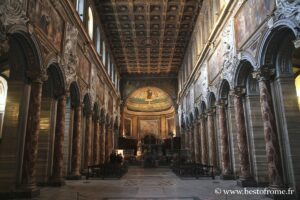 Innenraum des Basilica di San Marco in Rom