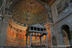 Innenraum der Basilika San Clemente in Rom