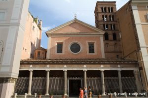 Photo de la façade de San Lorenzo in Lucina à Rome