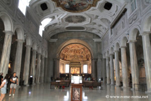 Nef de l'église Saint-Pierre aux Liens à Rome