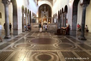 Innenansicht von Santa Maria in Cosmedin in Rom