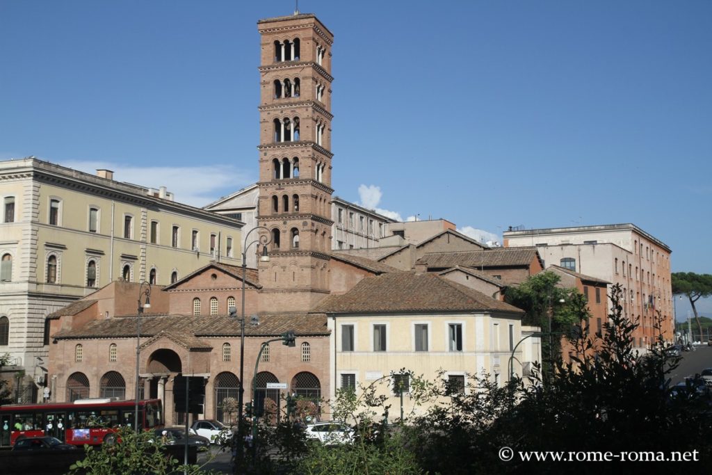 Photo de l'extérieur de Santa Maria in Cosmedin à Rome