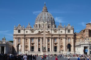 Photo of Saint Peter's Basilica ans square