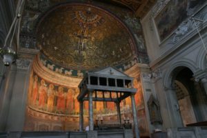 Foto dell'interno della basilica di San Clemente a Roma