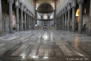 Foto dell'interno di Santa Sabina