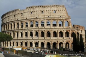 L'extérieur du Colisée de Rome