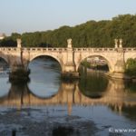 Pont Saint-Ange et ses statues baroques sur le Tibre
