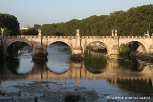 Photo du Pont Saint-Ange et du Tibre à Rome