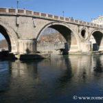 Le Pont Sisto qui enjambre le Tibre